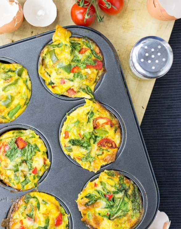 Quiche froide sans pâte au poulet, tomates et courgette